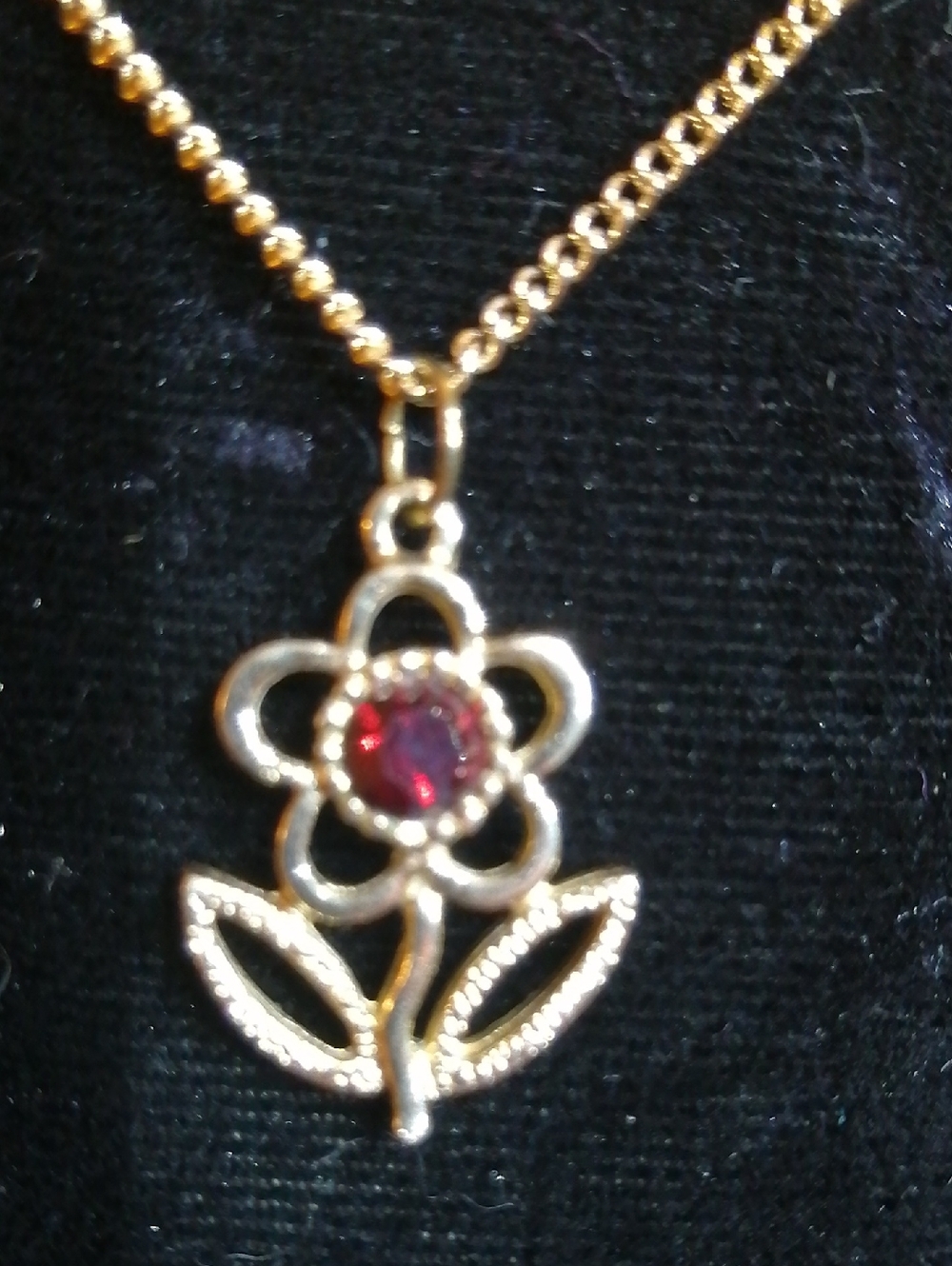 Sarah Coventry Red Accent Flower Pendant On Chain Necklace 17" Long